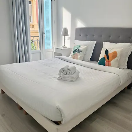 Republique Apartment *